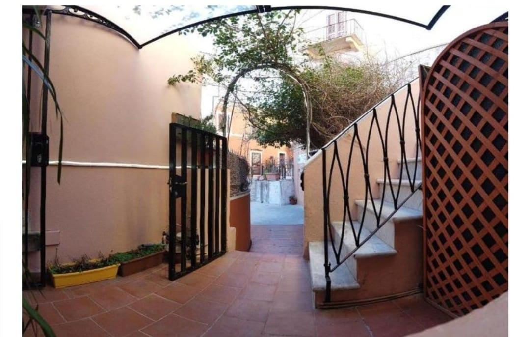 Locanda Genovese 20 La Maddalena  Exterior foto